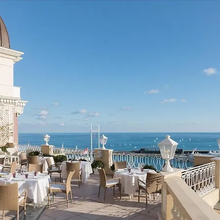 De Luxe Carre D Or One Et Casino